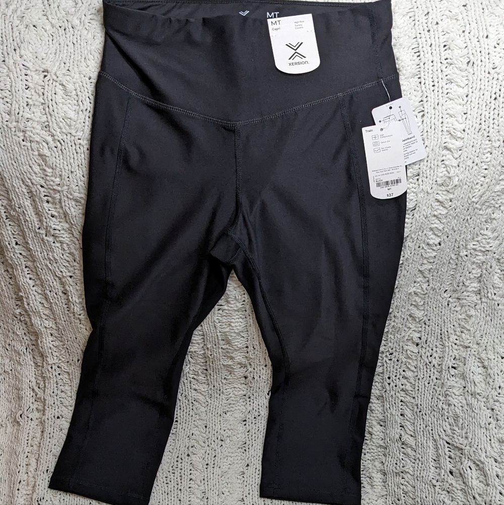 Xersion Black Workout Capri Leggings, MT